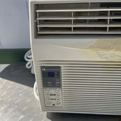 Window Air Conditioner 8000 BTU’s Remote Control 