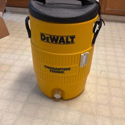 DeWalt 5 Gallon Cooler, New