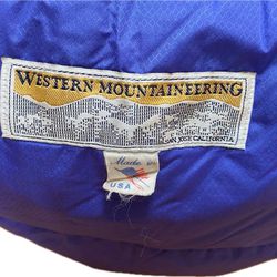 (2) WESTERN MOUNTAINEERING ANTELOPE SUPER DRYLOFT 6' SLEEPING BAGS (5 DEGREE)