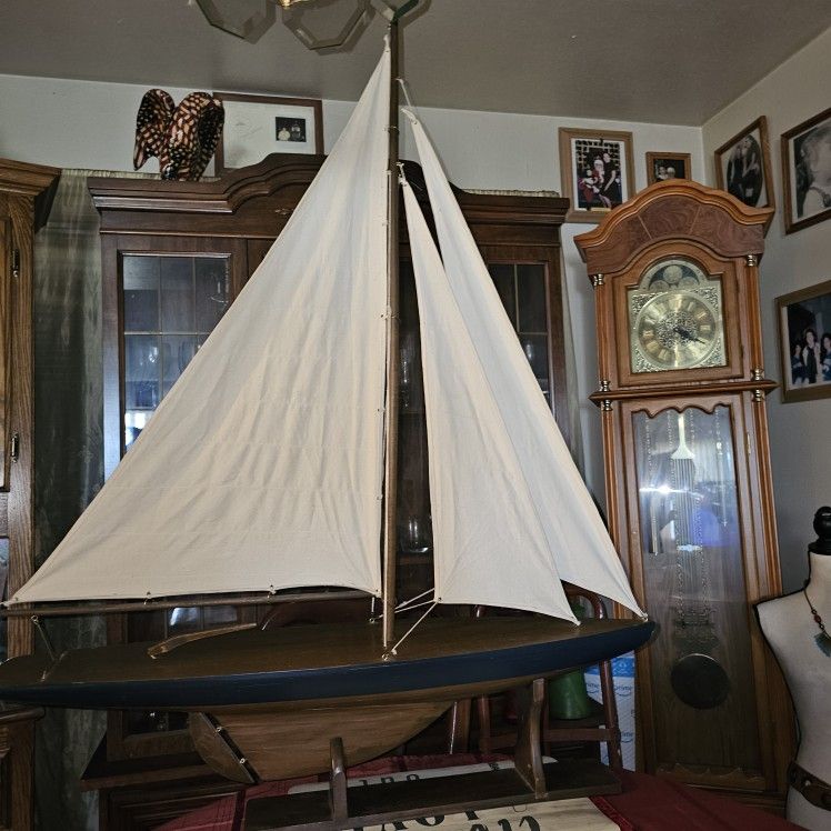Large Model Sloop Sailboat