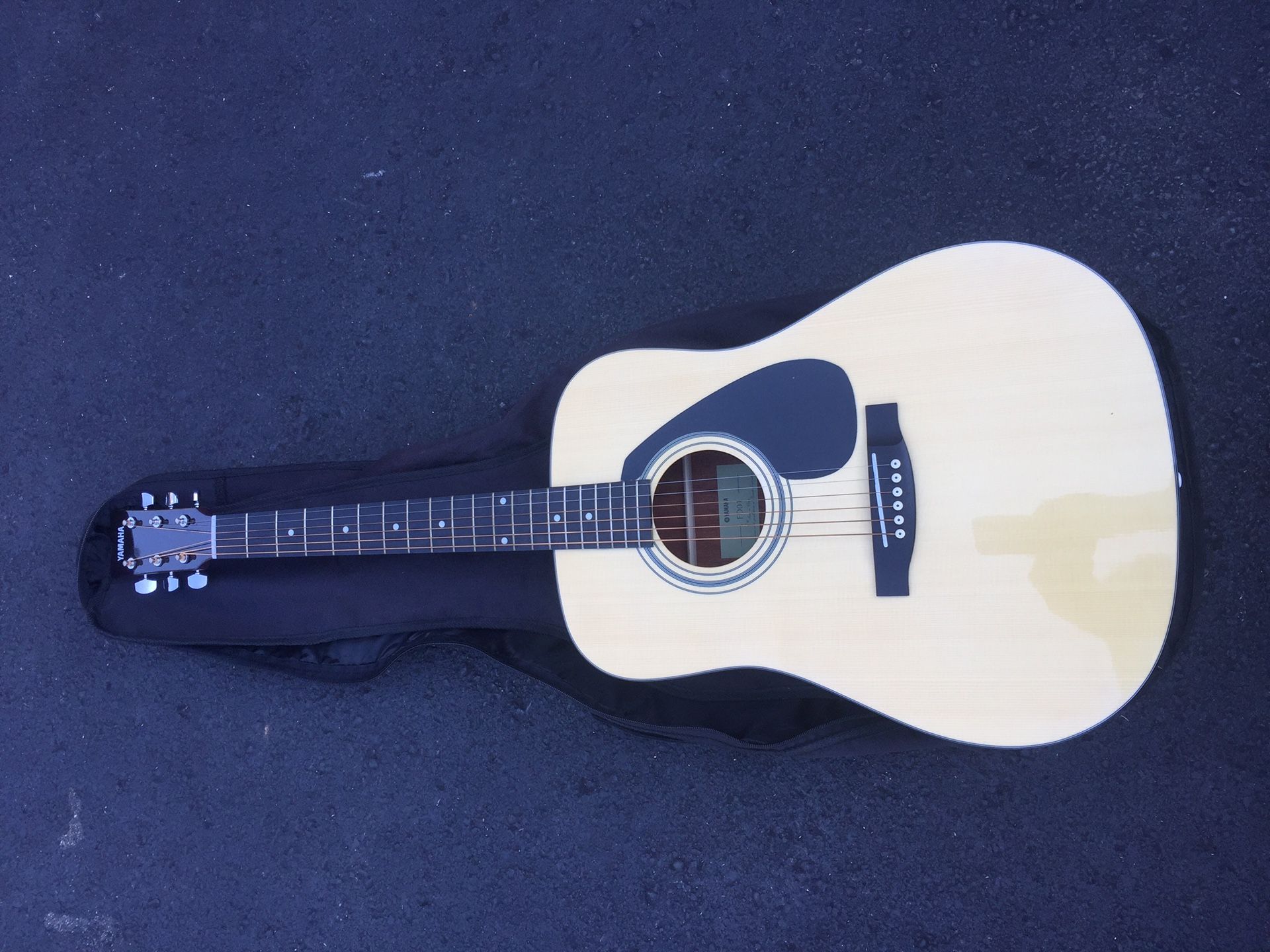 Yamaha FD01 Acoustic Guitar Set with bag