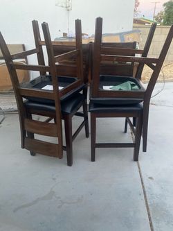Round maple table