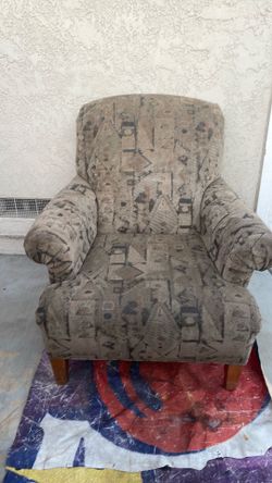 40 “ H 36”W 21” for seat very good condition armchair
