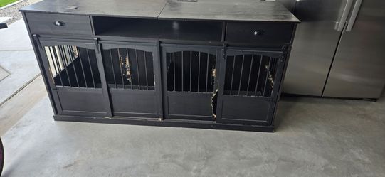 Wood dog kennel