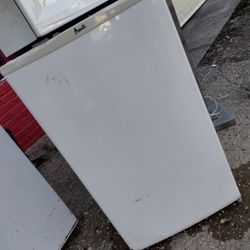 Microwaves $10 Fridge $40