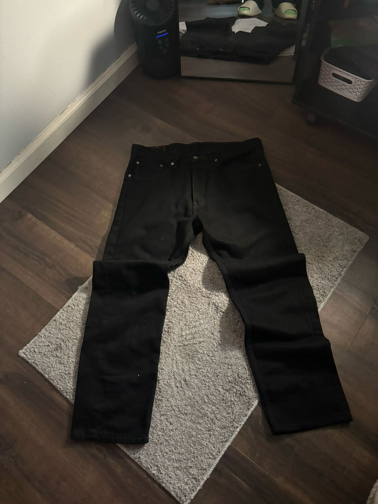 black denim levi jeans