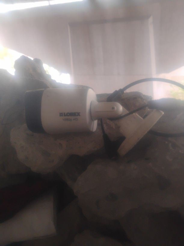 Lorex LBV2521 HD 1080p Indoor/Outdoor Night Vision Security Camera.