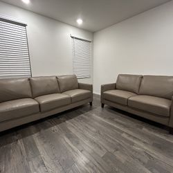 Leather Loveseat & Matching Couch Set – Super Comfortable! 🛋️