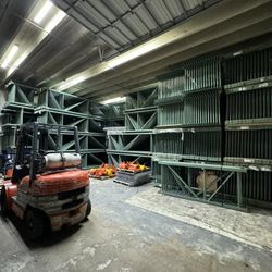 Used Pallet Racking Industrial Teardrop Pallet Racks 42”x16’ 96” Beams 