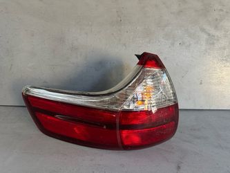 2015 2016 2017 2018 2019 2020 TOYOTA SIENNA REAR LEFT DRIVER SIDE TAIL LIGHT