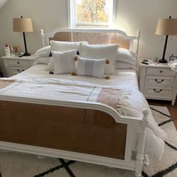 Hillsdale Melanie King Bed - Coastal white, complete with collapsible frame and box spring (2 piece)