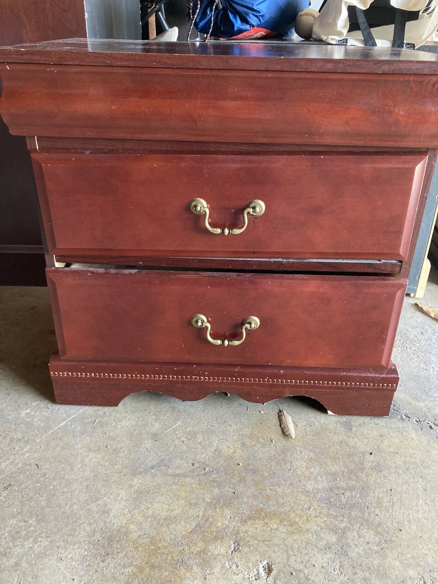 Dresser/2 Nightstands/wardrobe With Mirror