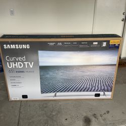 Samsung 65’ Curved TV