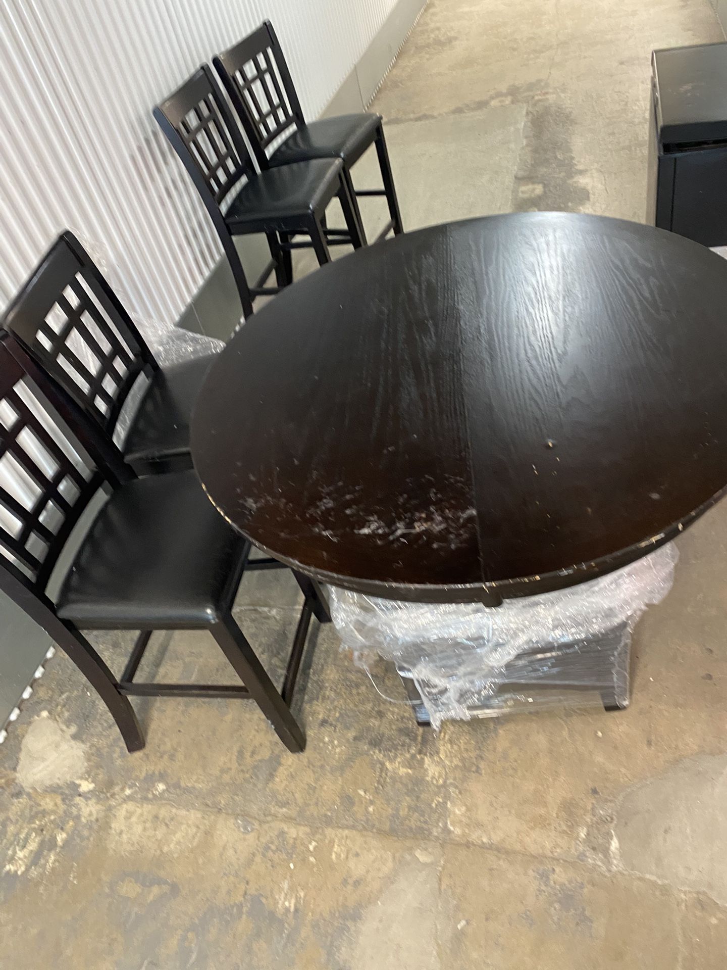 Dining table & chairs