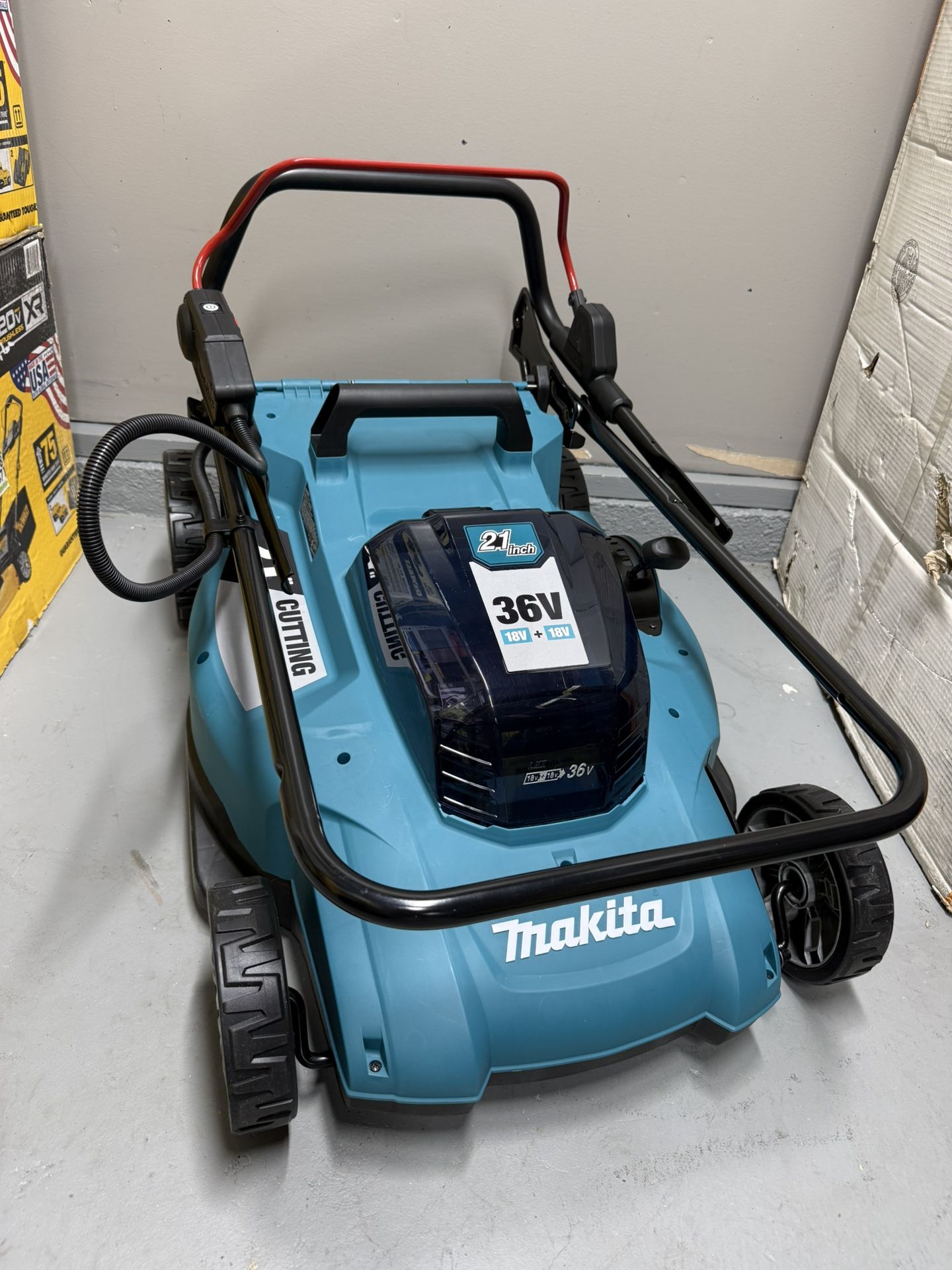 Makita 18V X2 (36V) LXT Lithium-Ion Cordless 21 in. Walk Behind Self-Propelled Lawn Mower (lawn mower only)