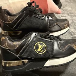 Looks Louis Vuitton Size 38.