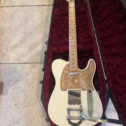 Fender MIM Telecaster (Mint) w/ Vintage Coffin Guitar Case