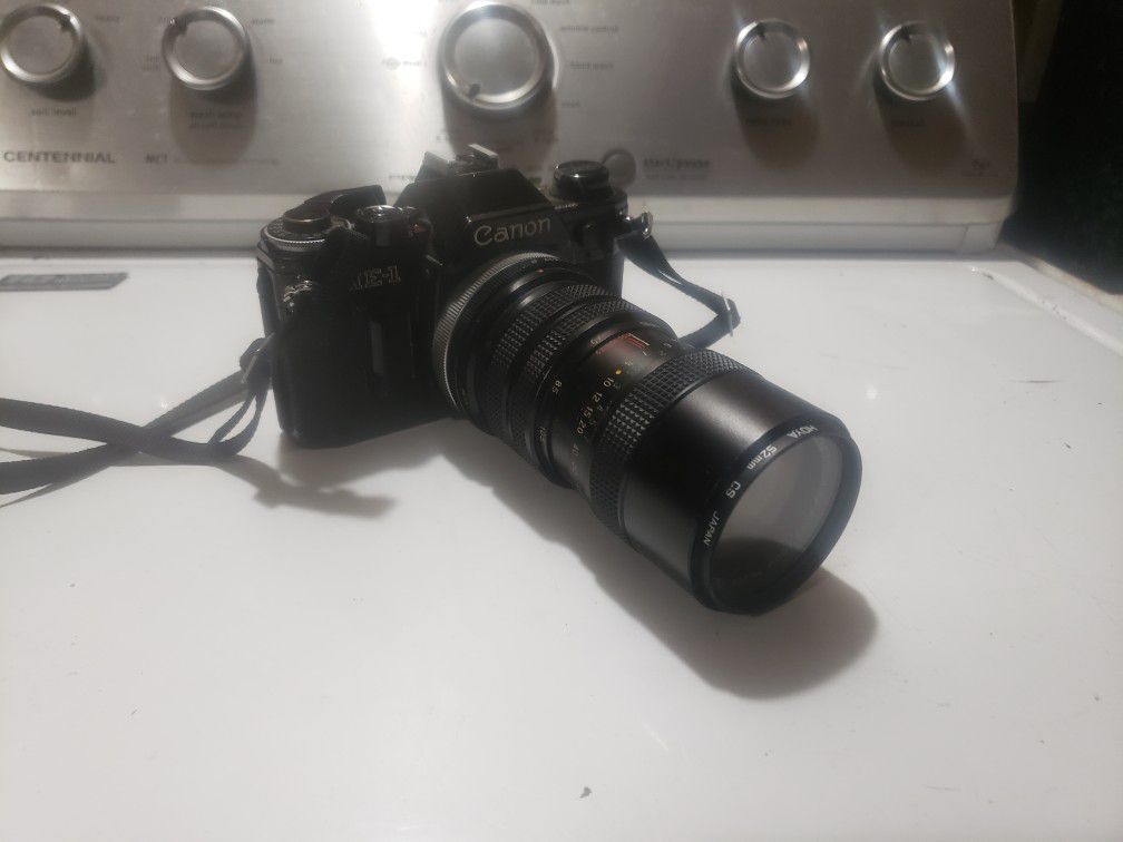 CANON AE1 w Vivitar 70-150mm zoom lense