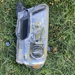 2016-2023 tacoma headlights Oem Set. Driver And Passenger.