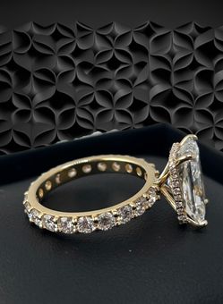 Radiant diamond Ring in 14k yellow gold