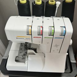 Husqvarna Viking H Class 250S Serger