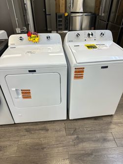 Maytag Washer With Agitator/Gas Dryer Set Read Description