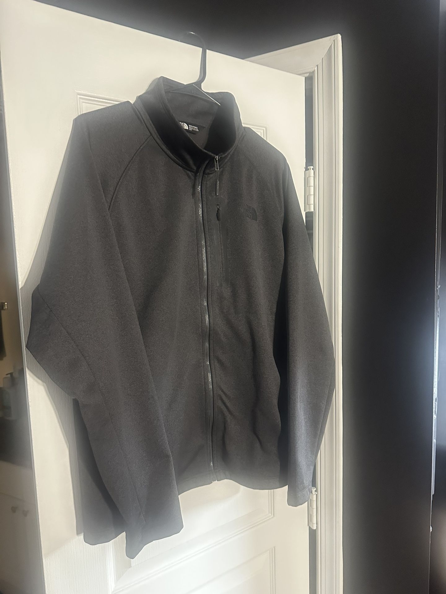 The North Face Lightweight Zip-Up Jacket – Size Large (Brand New)