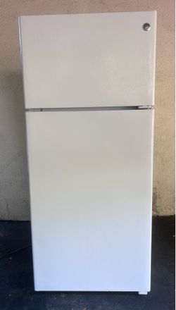GE Refrigerator/ Freezer