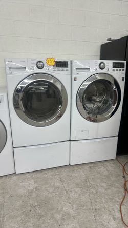 LG front lood washer and dryer set in excellent condition
