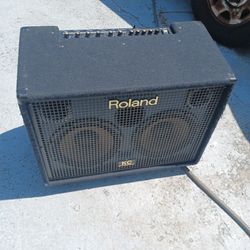 ROLAND KC 880 KEABOARD  AMP