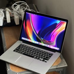 MacBook Pro 15” 2.8ghz i7 16gb / 500gb