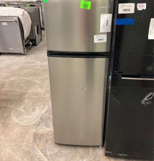 Vissani 7.1 Cu Refrigerator MDFF7SS 7.1 Cu. Ft for Sale in Denver, CO