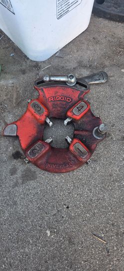RIDGID 811A universal quick-opening die head, designed for threading pipes from 1/8 to 2 inches.