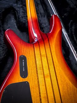 Neck through Ibanez SRX700 4 string bass guitar mint condition with hard shell case