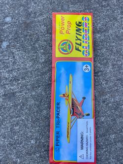 Huge sticky hand, 3 build it yourself toy planes and a ball blind bag. 1 bucks each or all for 5