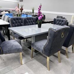 Beautiful Dining Set ✨ Gold accents