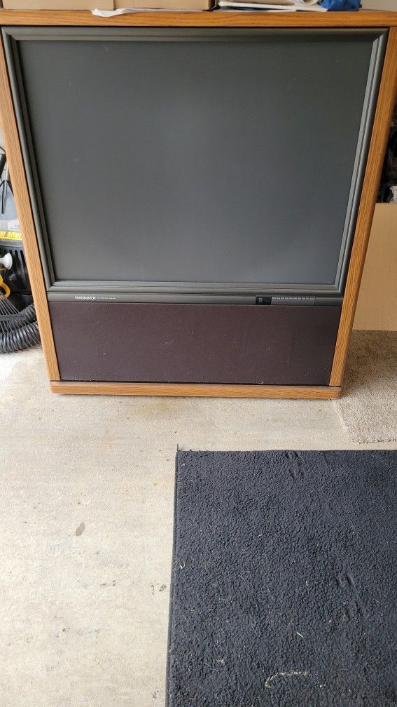 Free - Vintage Magnavox Rear Projection TV