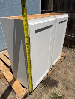 Kitchen cabinet