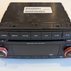 Jeep OEM AM FM CD Audio Stereo Radio Unit Model P0(contact info removed)AC