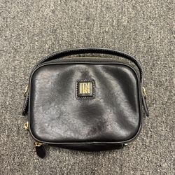 Black Crossbody Camera Bag – Gold Zip, Compact Everyday Style