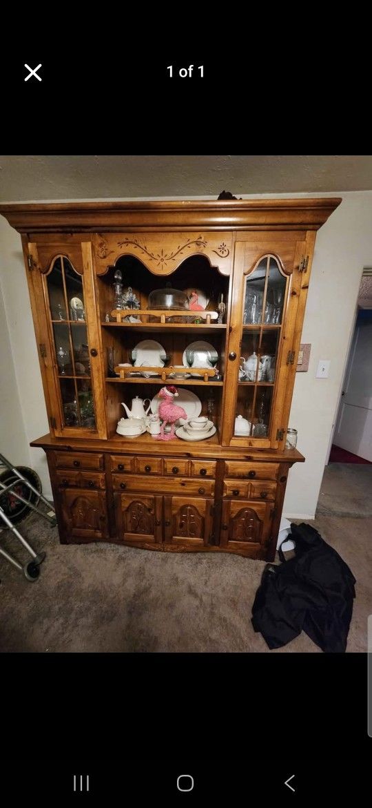 Broyhill China Hutch