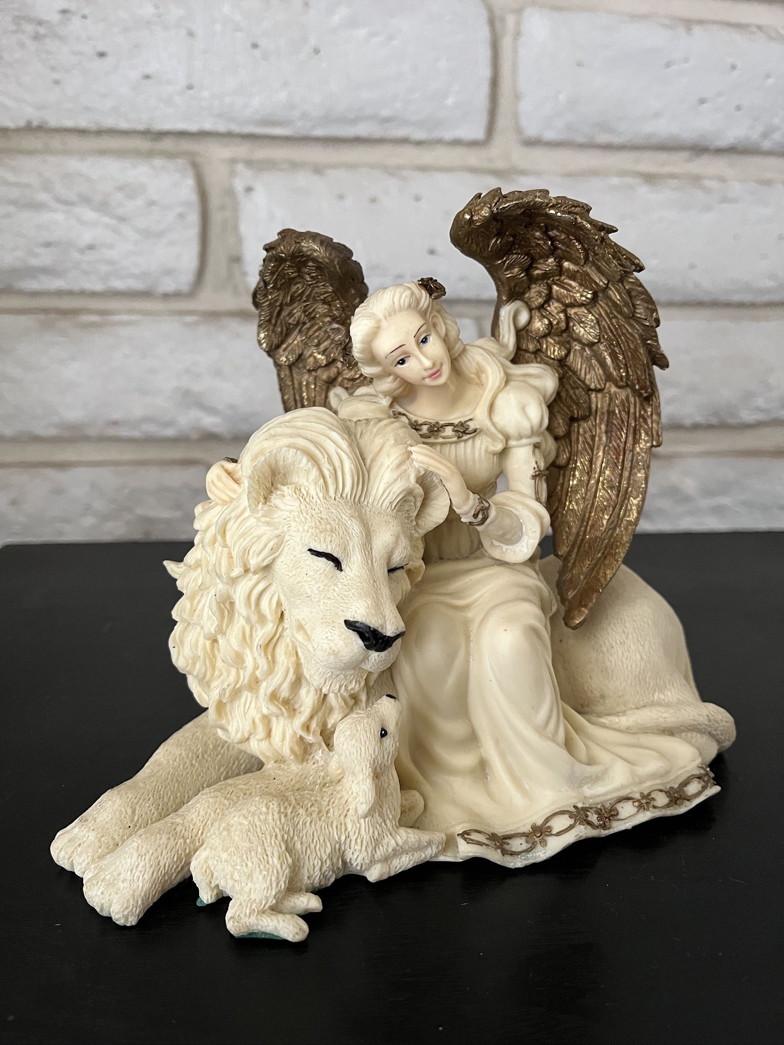 Vintage Angel Of Peace Lion And Lamb Resign Figurine