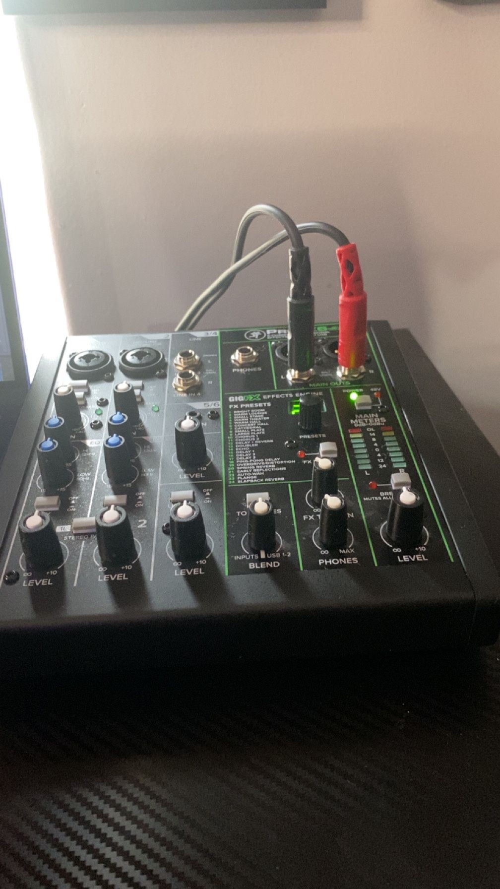 mackie pro fx6v3 6 channel