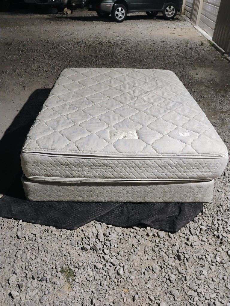 Queen Size Mattress And Box Spring