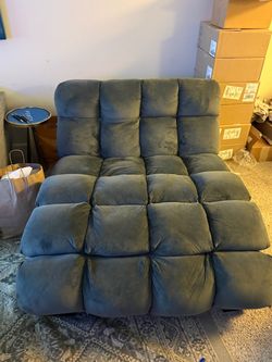 Oversized Tufted Microfiber ottoman chair