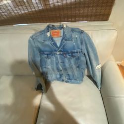 Levi’s Distressed Denim Jacket – Men’s Small – Light Wash – Excellent Condition