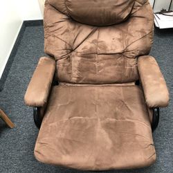 Brown suede swivel reclining chair

Condition is Used
Some signs of wear, including small scratches
Please see photos

Two hanging storage bags from t