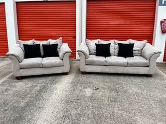 Couch set (Delivery Available)