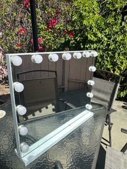 Vanity mirror