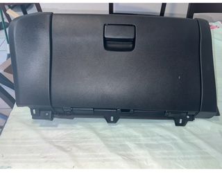 2022 Honda HRV   Glove Box.  “ Mint Condition” 